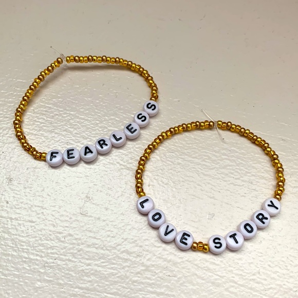 Taylor Swift Fearless Friendship Bracelet Set - Picture 2 of 2